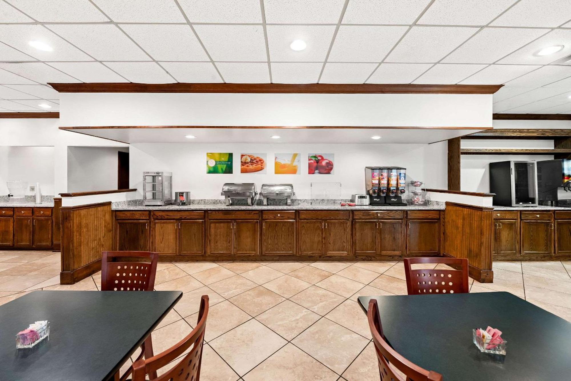 Quality Inn Dayton Airport Englewood Buitenkant foto