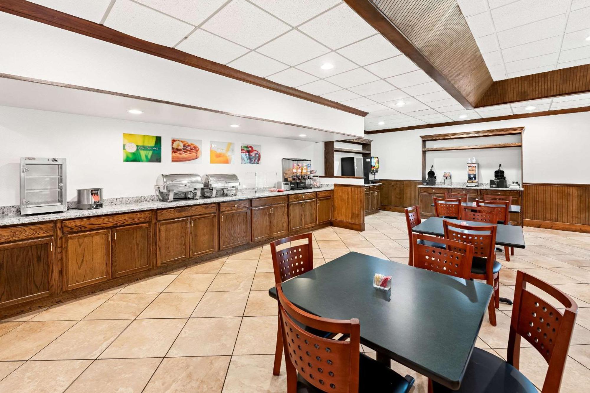 Quality Inn Dayton Airport Englewood Buitenkant foto